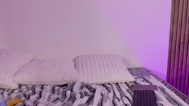 tiffany01_ live cam screenshot female on Pron.Webcam – Live Webcams & Adult Chat