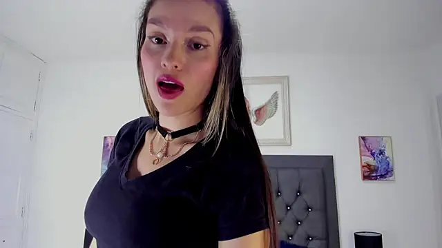 Live webcam thumbnail of manu_lara from . Watch my show!