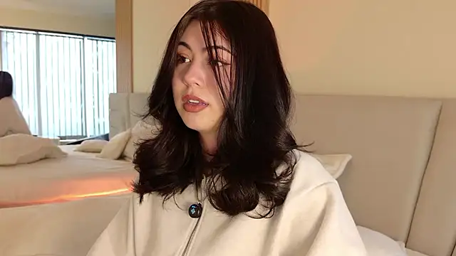 Live webcam thumbnail of Zoe_Benson from co. Watch my show!