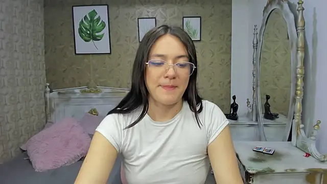 Live webcam thumbnail of Dali_collin from . Watch my show!