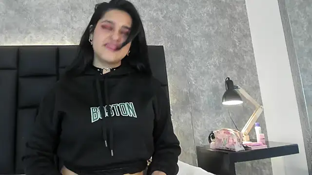 Live webcam thumbnail of crystaldarliing from co. Watch my show!