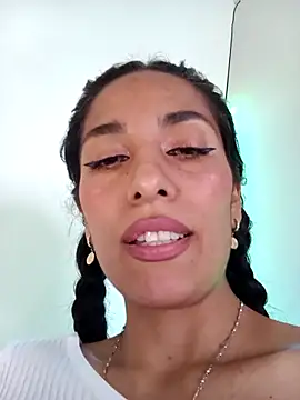 chloewildd_ webcam stripchat model stream image