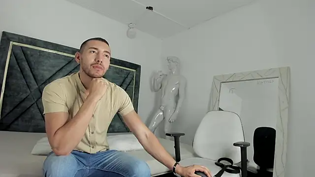 ElianReed live cam screenshot male on Home.Pink — Cozy Live Cams & Chat