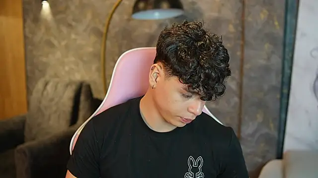 ethan_occonor (M twink) - cum show in public