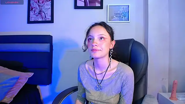 Astarthea_ webcam stripchat model stream image