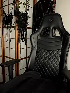  Elenascrib chat room