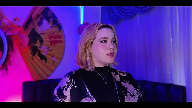  albaismynameX chat room