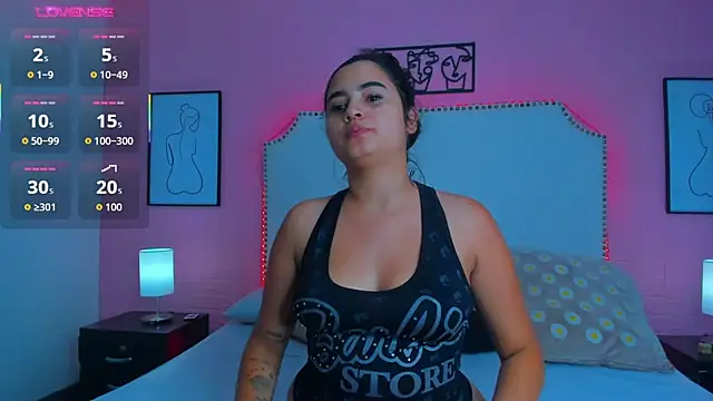 Live webcam thumbnail of _Emma_whiitee_ from . Watch my show!