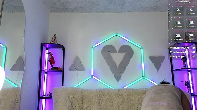 littlevixen18 - Littlevixen18's free webcam - UK Sex Cams