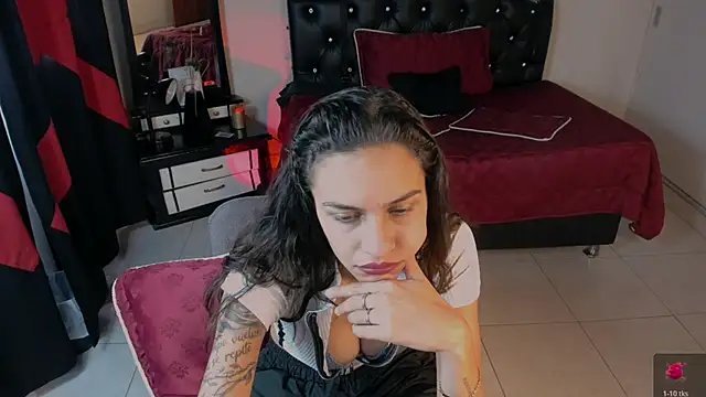 Skylovershot live cam screenshot female on TokenKeno — Tip, Play & Watch Live Cams