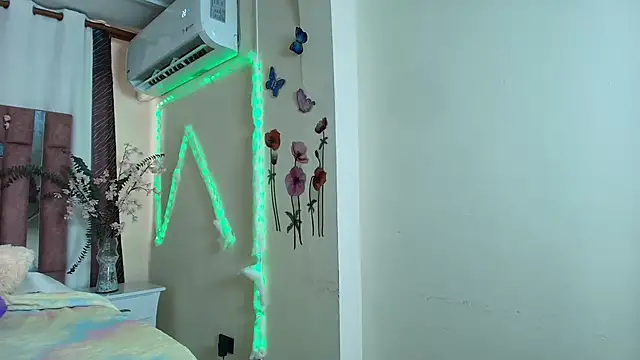 nina_0001 - Nina_0001's free webcam