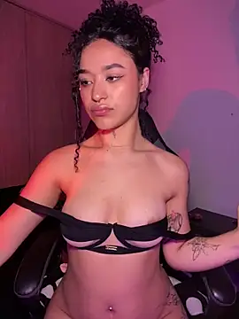 Crystal_Dluna live cam screenshot female on TokenKeno — Tip, Play & Watch Live Cams