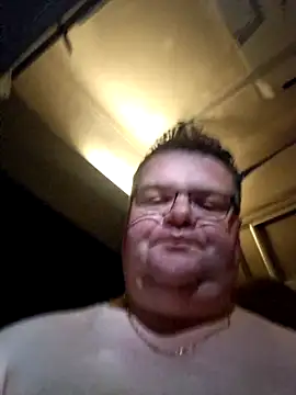 tataurs (Ask my age) - Bag la gaura un vibrator anal!!