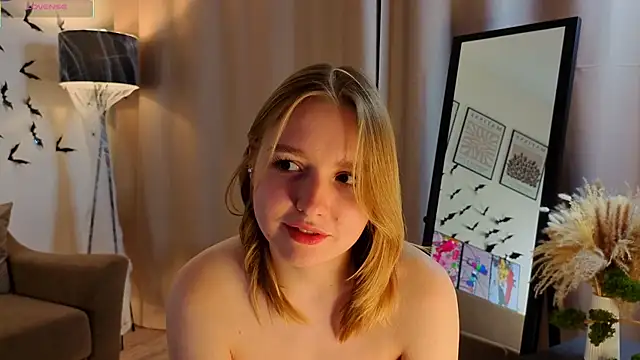 vinnieserrano (F teen) - Help me squueze my tits close to cam