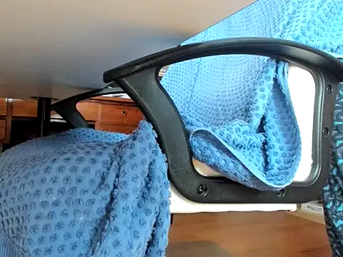 leccaleccafiga live cam screenshot male from Switzerland on TokenKeno — Tip, Play & Watch Live Cams