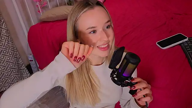 EveMcclearen live cam screenshot female on Squirt Show – Wet & Wild Live Cams