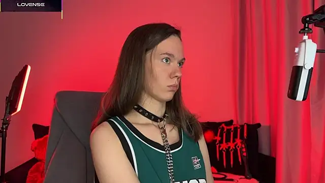 Live webcam thumbnail of SharkyBaby from . Watch my show!