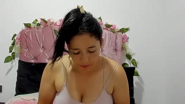 ivy_moon05 - Ivy_moon05's free webcam