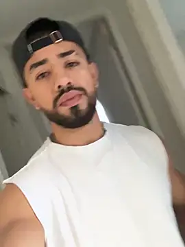 Ezzio_Scolaro – webcam model profile photo