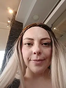  madelaine- chat room