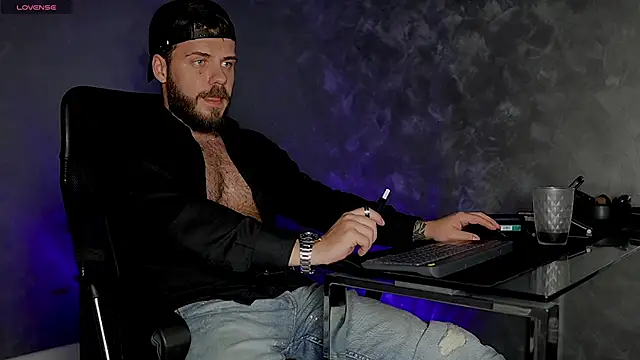juliusmasters (M young) - LOVENSE ON - CUM SHOW