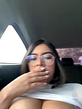 skyy_angel (F young) - Drive and show boobs