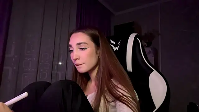 hollypaw (F teen) - Lick my lips