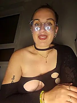 Live webcam thumbnail of Lindsay_00off from fr. Watch my show!