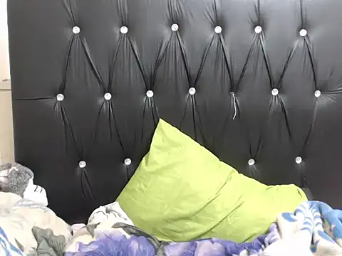  GoldCrushxx chat room