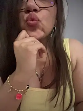  Iam__Cristal chat room