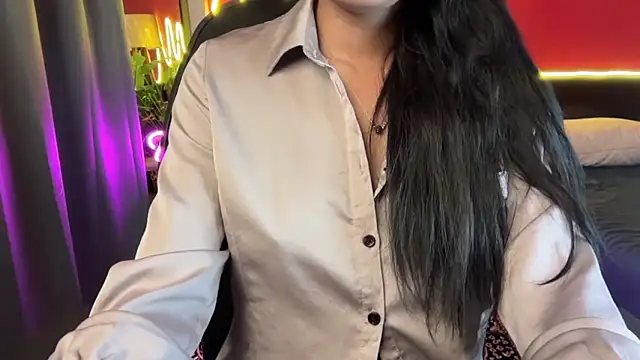 thywyldst69 (F young) - Teasing with sexy moves