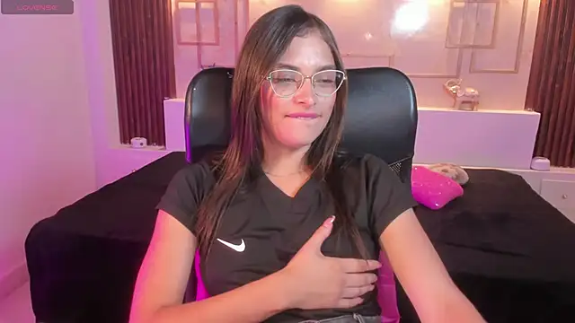 hannacooper3 - Hannacooper3's free webcam - UK Sex Cams