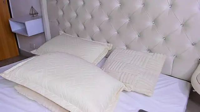 emmaahills - EmmaaHills's free webcam - UK Sex Cams