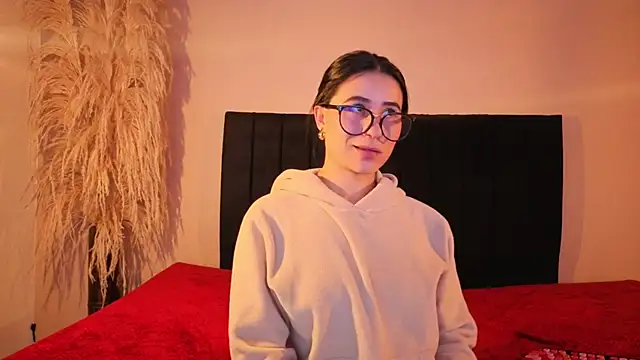 chloeturner_ - ChloeTurner_'s free webcam - UK Sex Cams