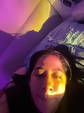 Live webcam thumbnail of mildreyshenao from . Watch my show!