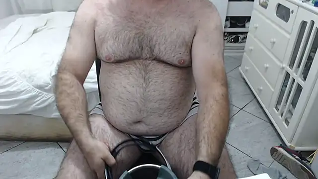 mysterbearmg (Ask my age) - CUM IN PUBLIC