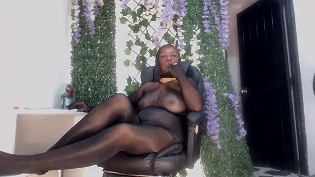 stephyjones1 - StephyJones1's free webcam - UK Sex Cams