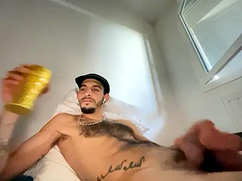 Rebeu313 Live Webcam on Stripchat