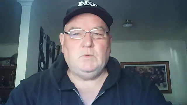 kinkyblueyes69 (M mature) - NAKED CLOTHES OFF