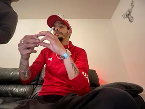 Rebeu313 Live Webcam on Stripchat