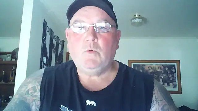 kinkyblueyes69 (M mature) - NAKED CLOTHES OFF