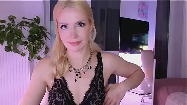 AbsoluteGoddess from StripChat is Freechat