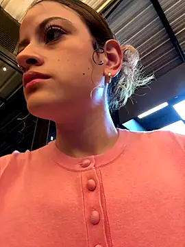 alana15's Stripchat show and profile