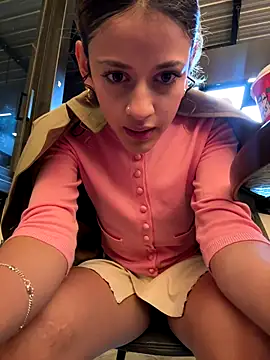 alana15's Stripchat show and profile