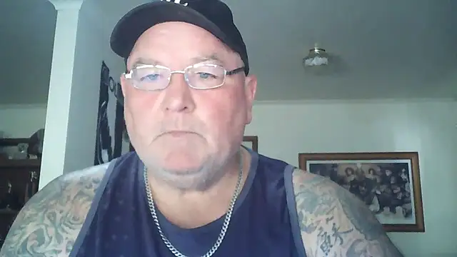 kinkyblueyes69 (M mature) - NAKED CLOTHES OFF