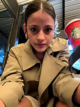 alana15's Stripchat show and profile