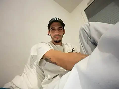 rebeu313 - Rebeu313's free webcam - UK Sex Cams