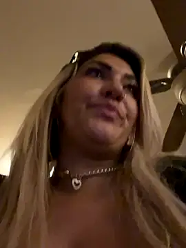 LittleMissEeve's Stripchat show and profile