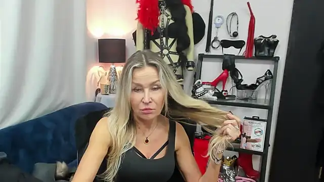 crystalux - CrystaLUX's free webcam - UK Sex Cams