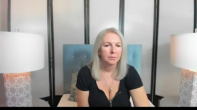 ericatop (F mature) - Watch a sexy blonde show you her body